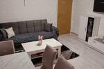 Na prodaju je trosoban stan površine 56 m², smješten na prvom katu stamb...