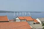 Crikvenica, kuća u nizu na odličnoj lokaciji