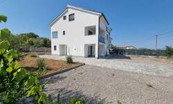 Kuca, Dobrinj, prodaja, 670000 €, 184 m2