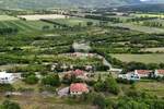 Kršan, okolica, obiteljska kuća s dvije stambene jedinice i velikom građevin