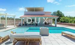 Kuca, Barban, prodaja, 930000 €, 322 m2