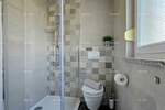 Novigrad – Dvoetažni stan 84 m² s terasom i parkingom

Na prodaju je sv...