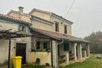 Na prodaju je obiteljska kuća smještena u mirnom dijelu okolice Labina, u...