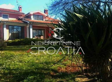 Kuca, Poreč, prodaja, 650000 €, 450 m2