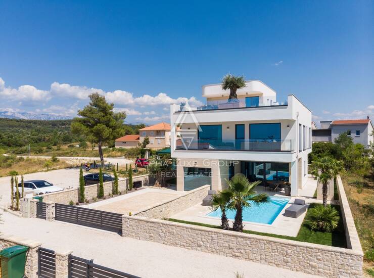 Sjeverna Dalmacija, Ljubač: Luksuzna vila uz more