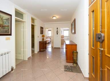 Dvosoban stan, Pula, prodaja, 275000 €, 108 m2