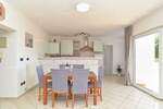 Na prodaju kuća s apartmanima u Štinjanu, ukupne površine 420 m² stambe...