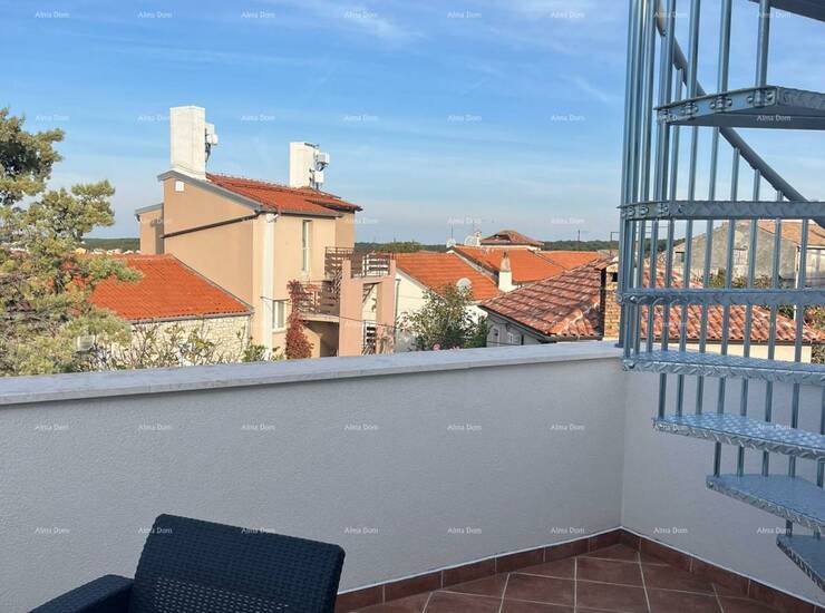 Prodajemo potpuno renoviranu kuću s dva odvojena apartmana na izvrsnoj lok...