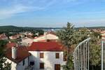 Prodajemo potpuno renoviranu kuću s dva odvojena apartmana na izvrsnoj lok...