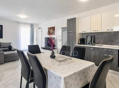 Trosoban stan, Umag, prodaja, 260000 €, 66 m2