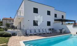 Trosoban stan, Umag, prodaja, 345000 €, 69 m2
