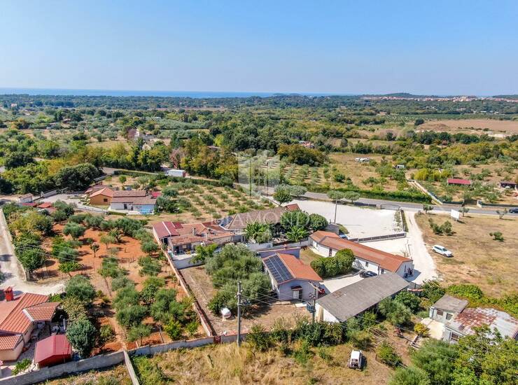 EKSLUZIVNO! Dvije kuće blizu Rovinja! Prilika za poslovanje i život!