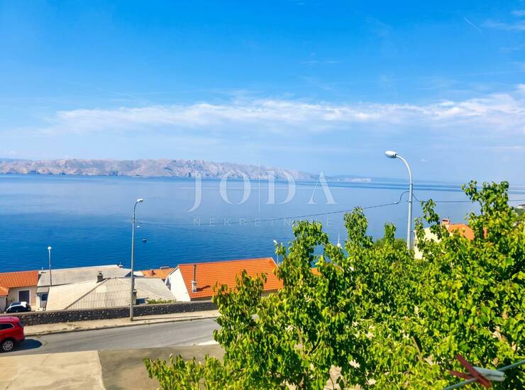 SENJ, stan 105m2 u prizemlju sa prekrasnim pogledom na more