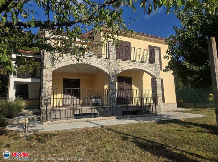 ISTRA, LABIN OKOLICA, PREKRASNA OBITELJSKA KUĆA