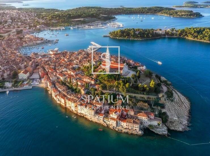 ROVINJ, POSLOVNI PROSTOR U CENTRU, ZA DUGOROČNI ZAKUP