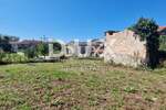 Istra, Oprtalj, građevinsko zemljište, 1.042 m2, s ruševinom