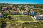 Umag, okolica - prostrano zemljište 1.300 m2 na rubu naselja!
