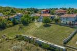 Umag, okolica - prostrano zemljište 1.300 m2 na rubu naselja!