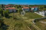 Umag, okolica - prostrano zemljište 1.300 m2 na rubu naselja!