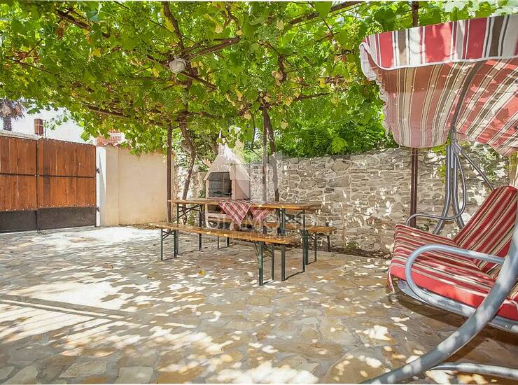 Ližnjan, Kuća s tri stana investicija u turizam