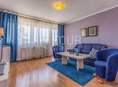 Trosoban stan, Pula, Kaštanjer, najam, 1200 €, 96 m2