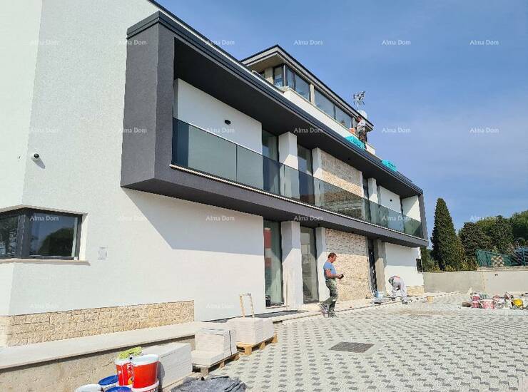 Istra. Fažana poseban ribarski gradić koji odiše romantikom , pruža gos...