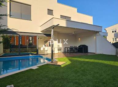 Trosoban stan, Krk, prodaja, 673800 €, 112 m2