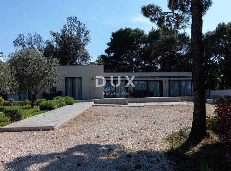 Istra, Rovinj, 4-sobna kuća, 160 m2, okućnica, 400 m od mora