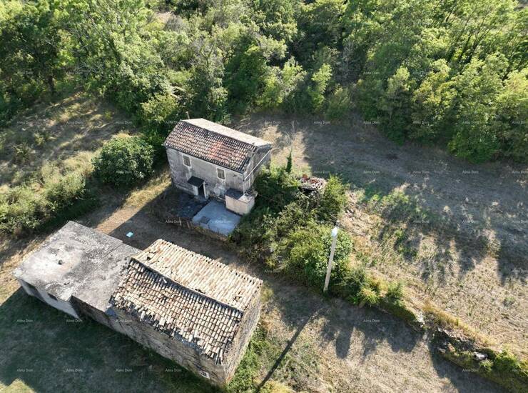 Prodaje se stara kamena kuća u istočnoj Istri, idealna za ljubitelje mira... — fotografija 2