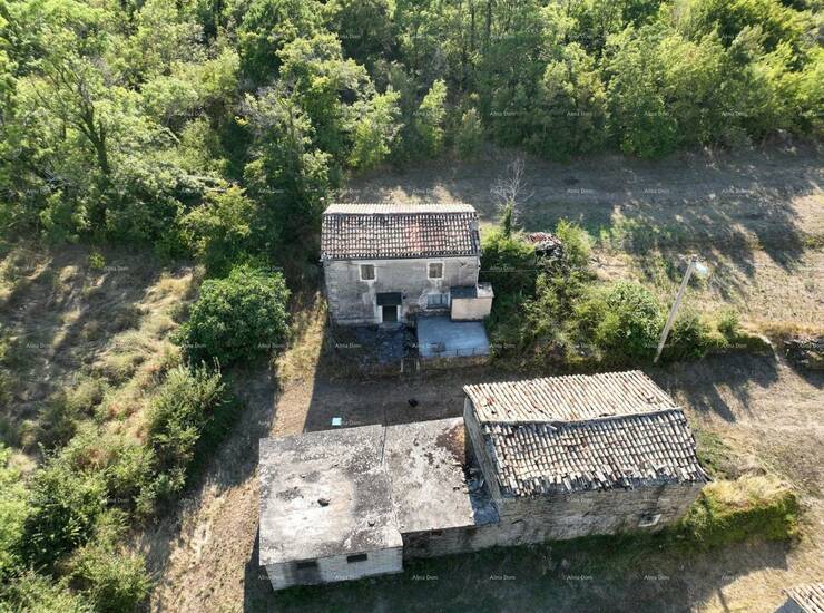 Prodaje se stara kamena kuća u istočnoj Istri, idealna za ljubitelje mira... — fotografija 3