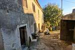Prodaje se stara kamena kuća ukupne površine 250 m², s pripadajućom oku...