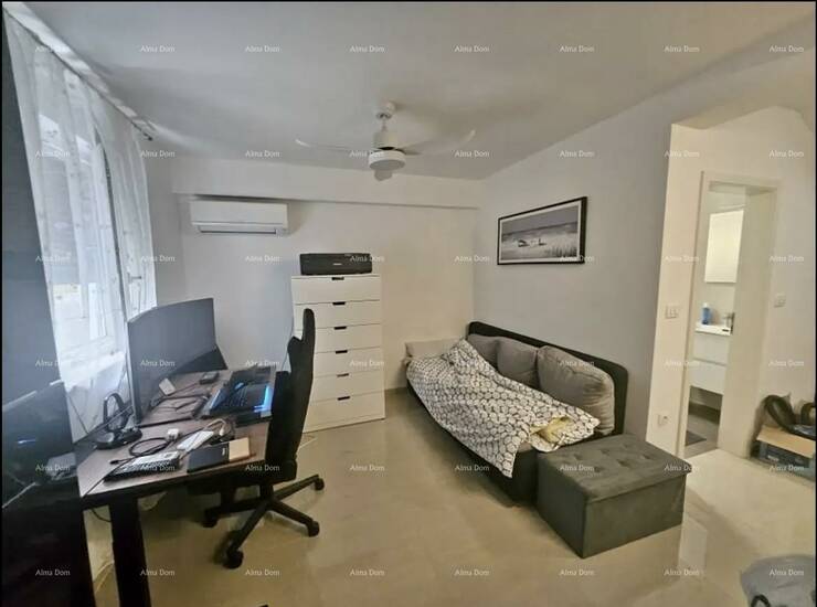 Prodaje se  namještena garsonjera površine 28 m², smještena u  novograd...