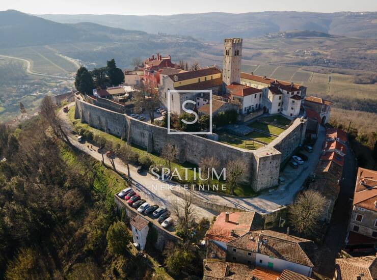 MOTOVUN, CENTAR, KUĆA ZA ADAPTACIJU