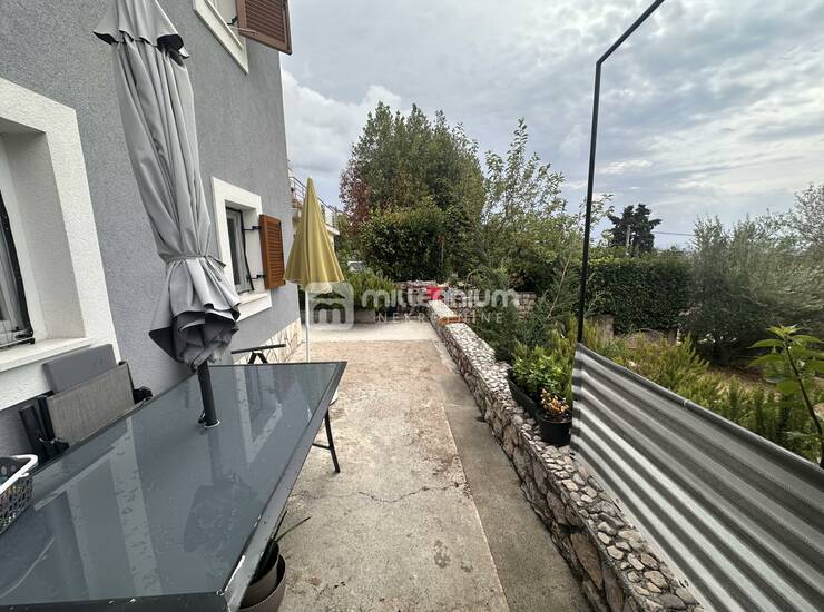 Kostrena, 160m2, samostojeća kuća, stan i apartman, velika okućnica