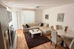 U Vrsaru je u prodaji  održavan i potpuno namješten stan površine 55 m²...