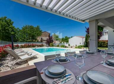 Kuca, Poreč, prodaja, 495000 €, 500 m2