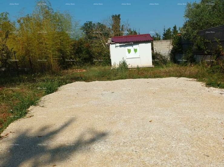 Prodaje se građevinsko zemljište površine 370 m² u naselju općine Krni...