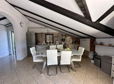 Cetvorosoban stan, Opatija, Opatija - Centar, najam, 1600 €, 88 m2