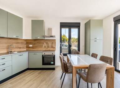 Trosoban stan, Poreč, prodaja, 360000 €, 71 m2