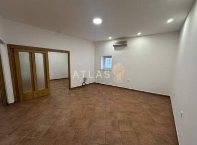 Poslovni prostor, Rijeka, Centar, najam, 900 €, 61 m2
