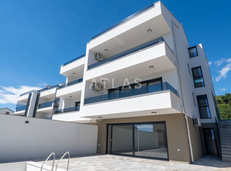 CRIKVENICA, DRAMALJ | DVOETAŽNI STAN S BAZENOM U NOVOGRADNJI 