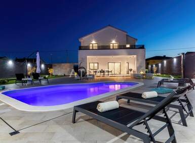 Kuca, Novi Vinodolski, prodaja, 790000 €, 200 m2