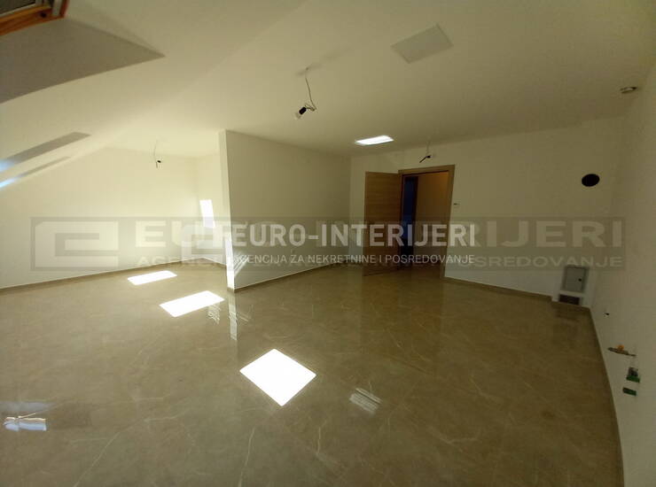 Požega, novouređen četverosoban stan 83 m², blizina centra