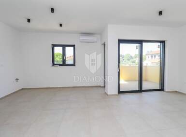 Dvosoban stan, Pula, Štinjan, prodaja, 300000 €, 75 m2