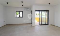 Dvosoban stan, Pula, Štinjan, prodaja, 300000 €, 75 m2