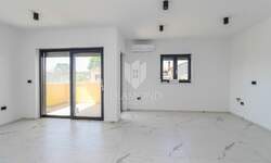 Dvosoban stan, Pula, Štinjan, prodaja, 300000 €, 75 m2