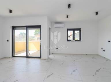 Dvosoban stan, Pula, Štinjan, prodaja, 300000 €, 75 m2