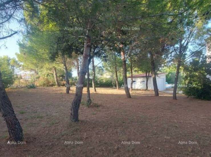 Na prodaju je građevinsko zemljište površine 420 m², smješteno na  mir...