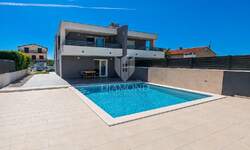 Kuca, Novigrad, prodaja, 520000 €, 135 m2