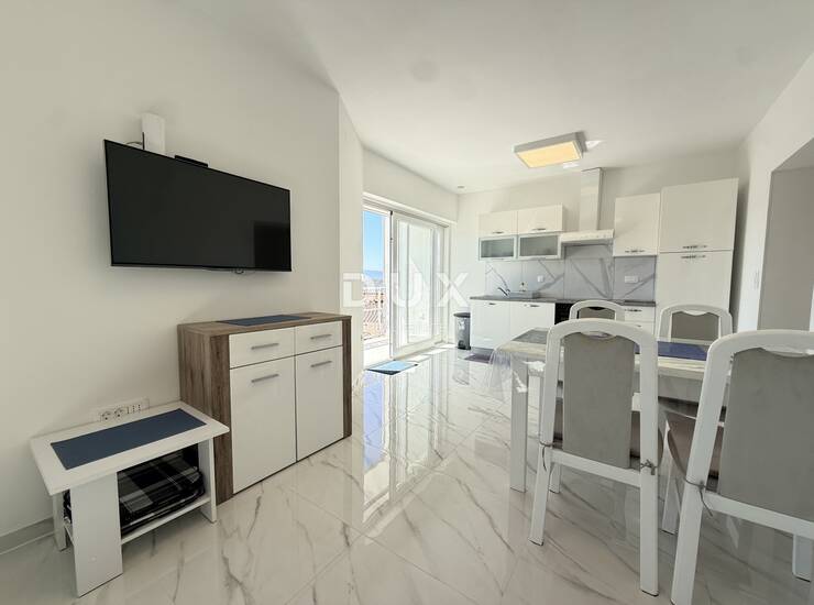 Krk, Malinska, apartman na 2. katu, 73 m², parking
